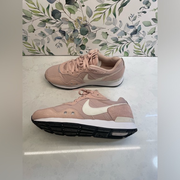 Beautiful‎ Light Pink Venture Runner Women Size 7 - Picture 2 of 11